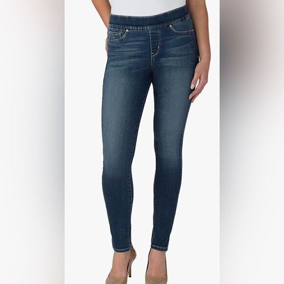 Signature by Levi Straus and Co. Women’s totally shaping pull on skinny jeans. - Picture 1 of 13